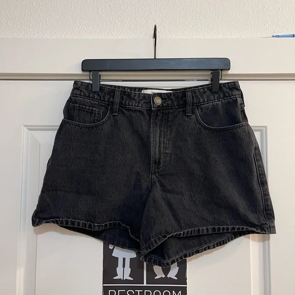 Hollister High Rise 5” Relaxed Short - Picture 2 of 5